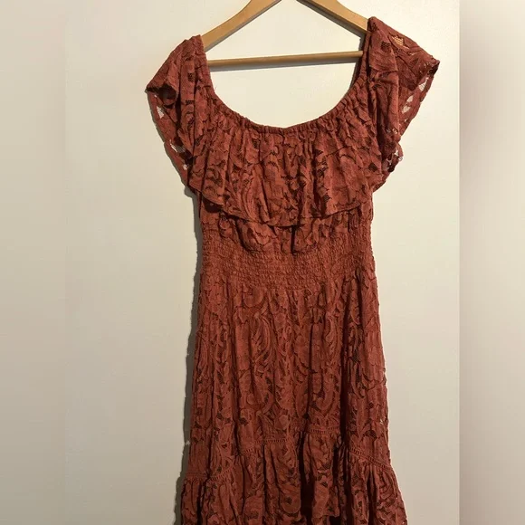 Shyanne High Low Lace Dress - Picture 2 of 7